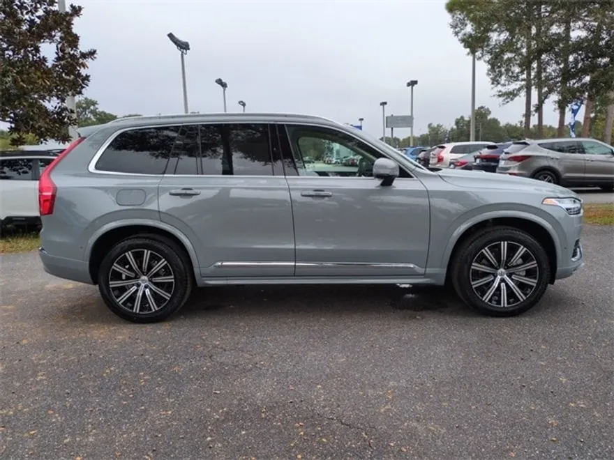 2025 Volvo XC90 Plus photo 1