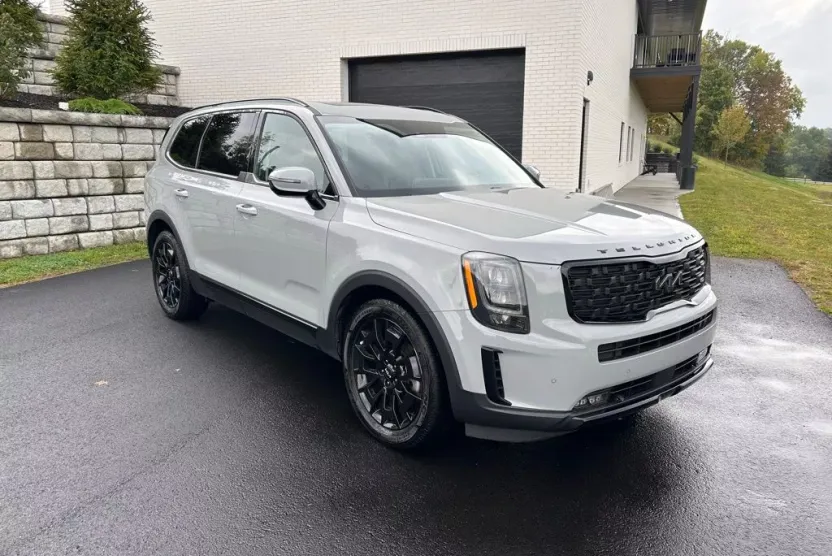 2022 Kia Telluride SX photo 1