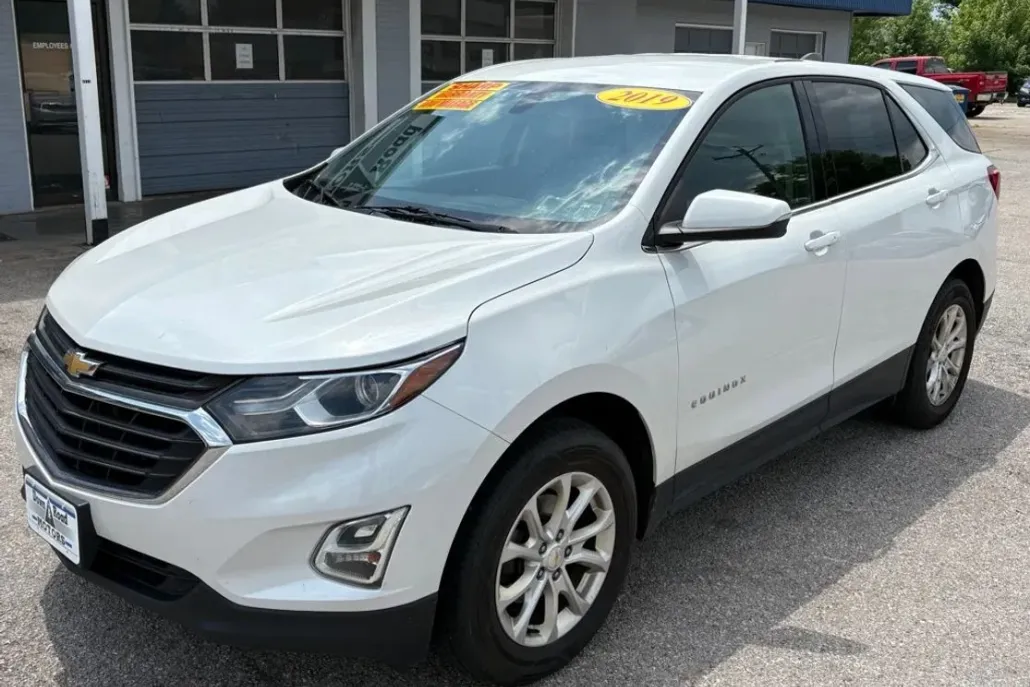 2019 Chevrolet Equinox LT photo 1
