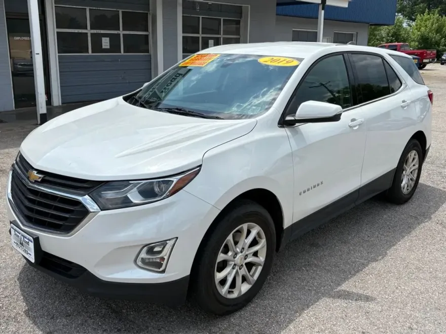 2019 Chevrolet Equinox LT photo 1