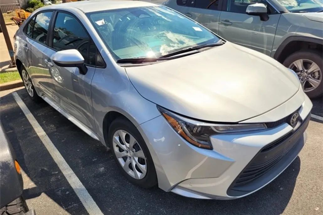 2024 Toyota Corolla LE photo 1