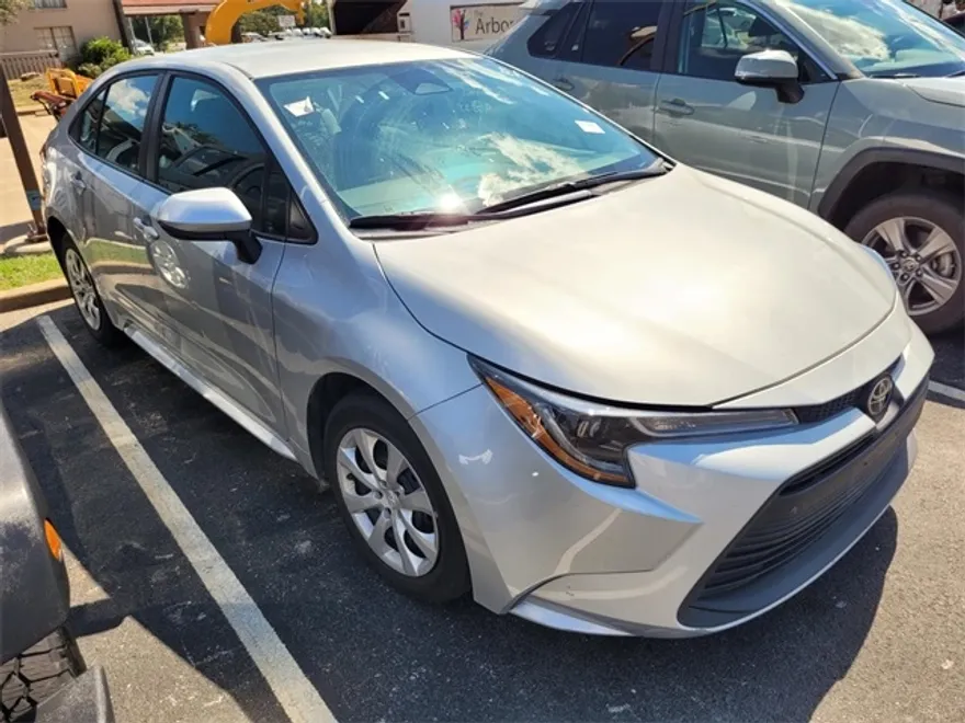 2024 Toyota Corolla LE photo 1