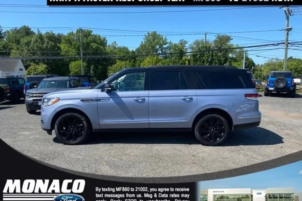 2022 Lincoln Navigator Black Label photo 1
