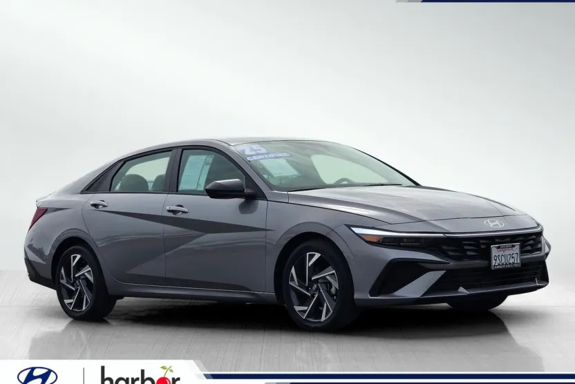 2025 Hyundai Elantra SEL Sport photo 1