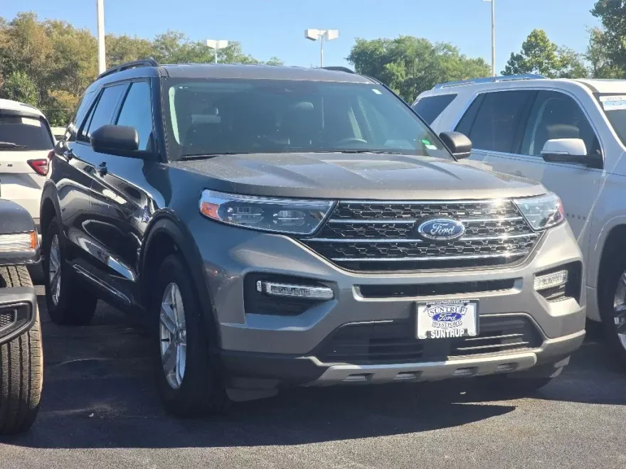 2023 Ford Explorer XLT photo 1