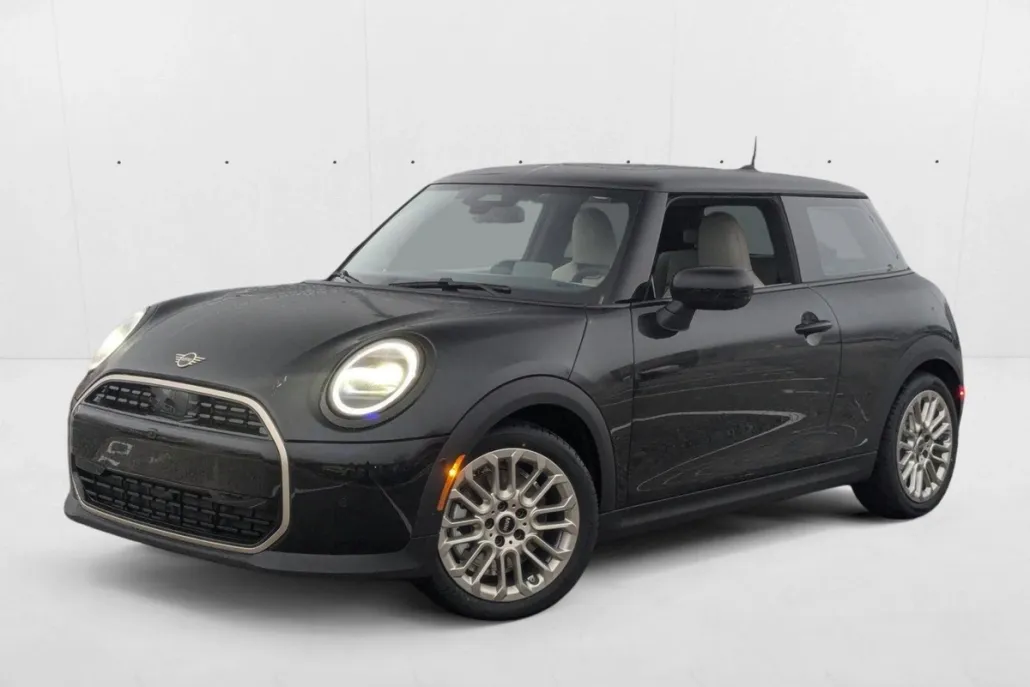 2025 Mini Cooper 2 Door Hardtop Iconic photo 1