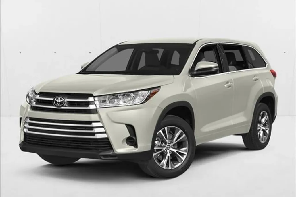 2018 Toyota Highlander LE photo 1