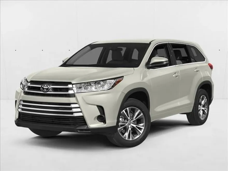2018 Toyota Highlander LE photo 1