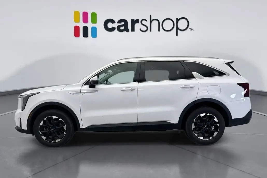 2024 Kia Sorento S photo 1