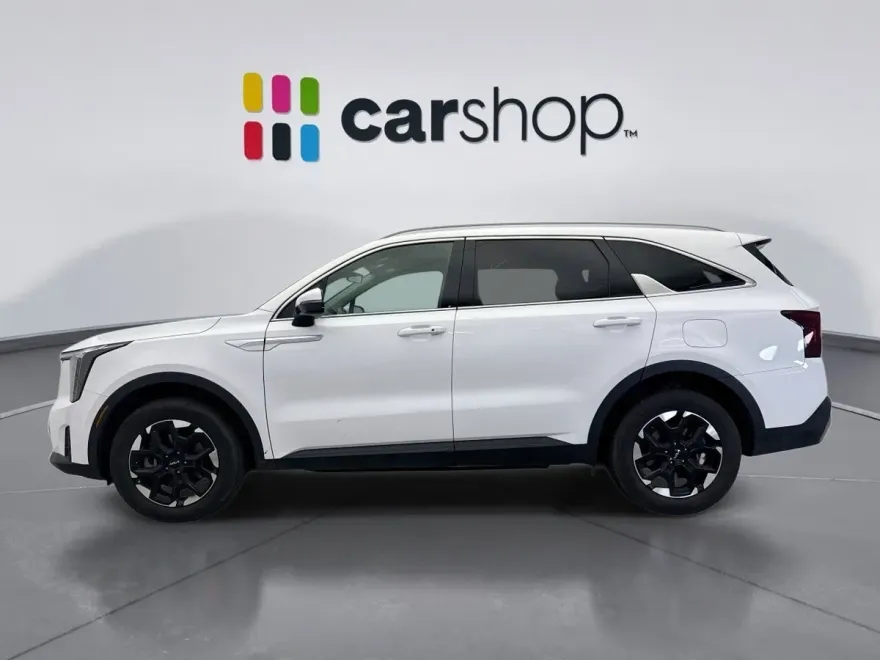 2024 Kia Sorento S photo 1