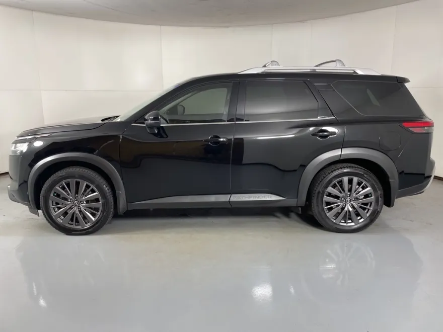 2022 Nissan Pathfinder SL photo 1