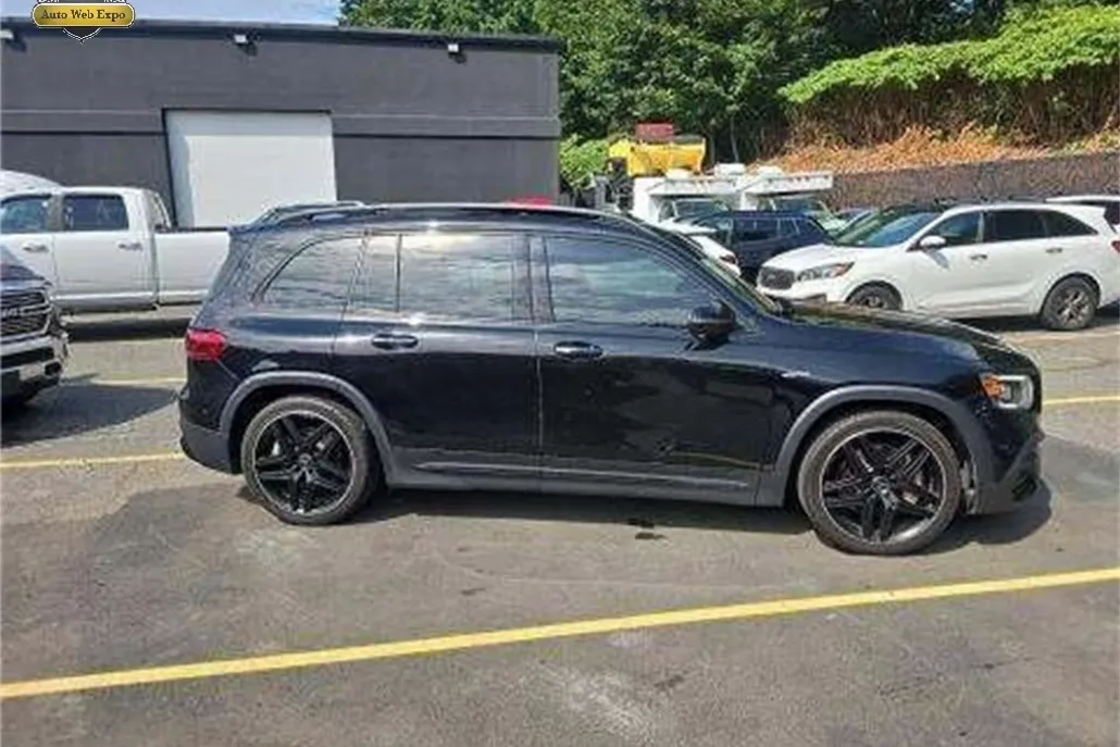2023 Mercedes Benz GLB 35 AMG 4MATIC photo 1