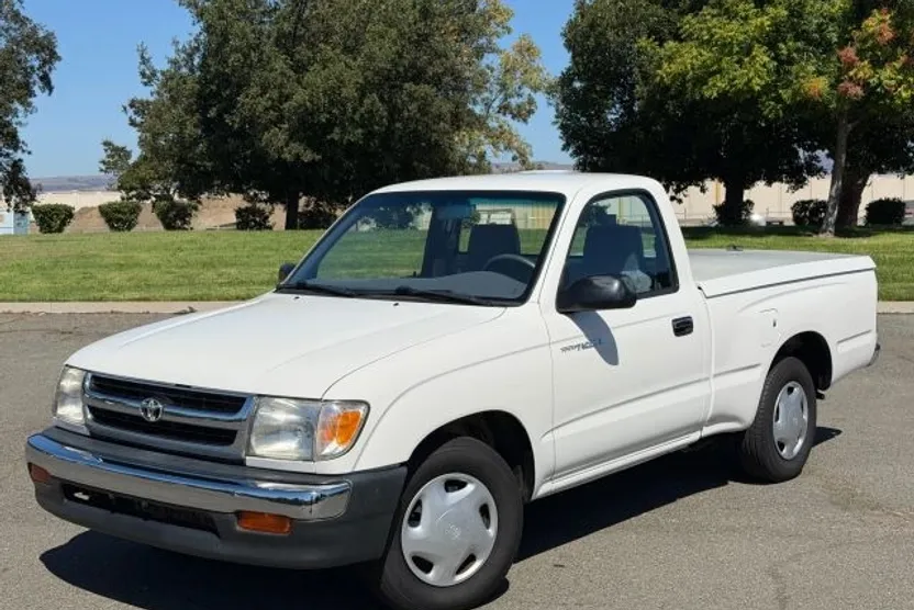 2000 Toyota Tacoma Short Bed photo 1