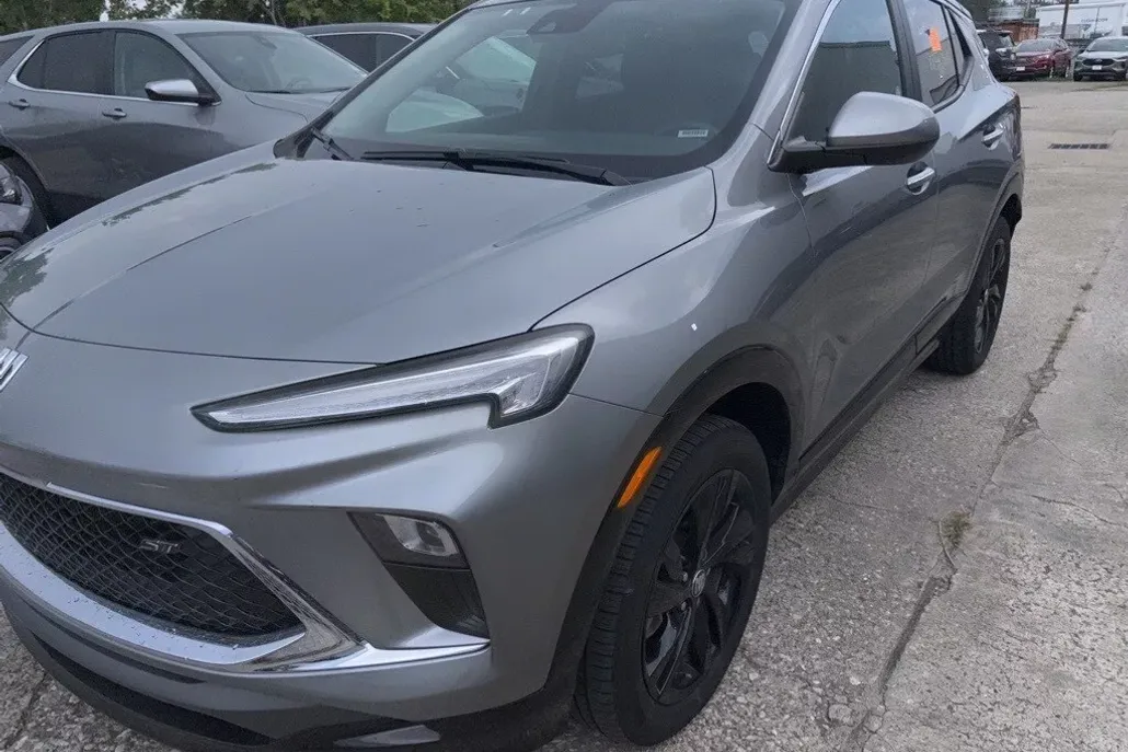 2024 Buick Encore GX Sport Touring photo 1