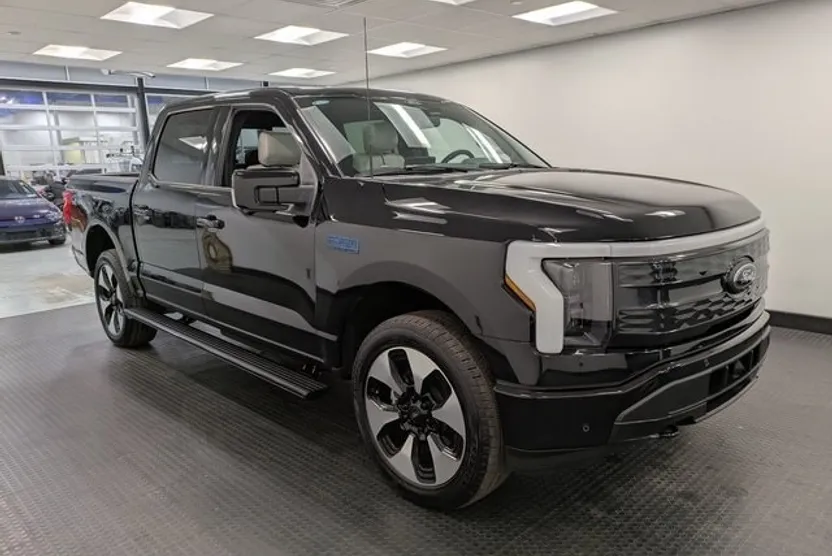 2024 Ford F-150 Lightning Platinum photo 1