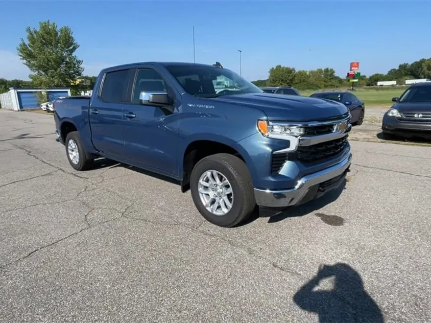 2024 Chevrolet Silverado 1500 LT photo 1