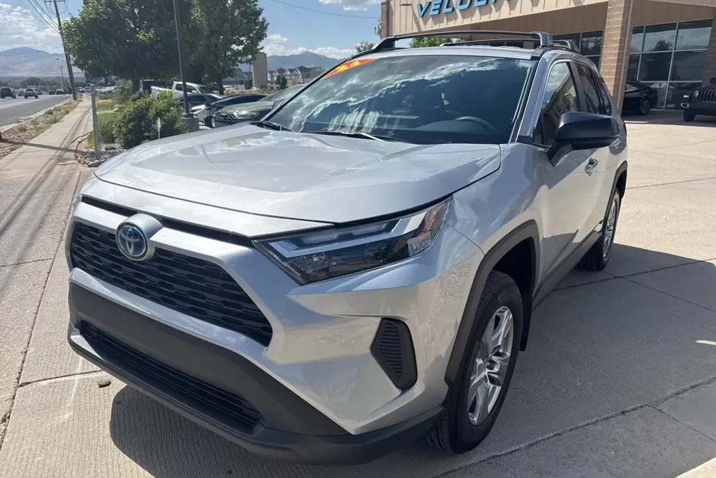2024 Toyota RAV4 Hybrid LE photo 1