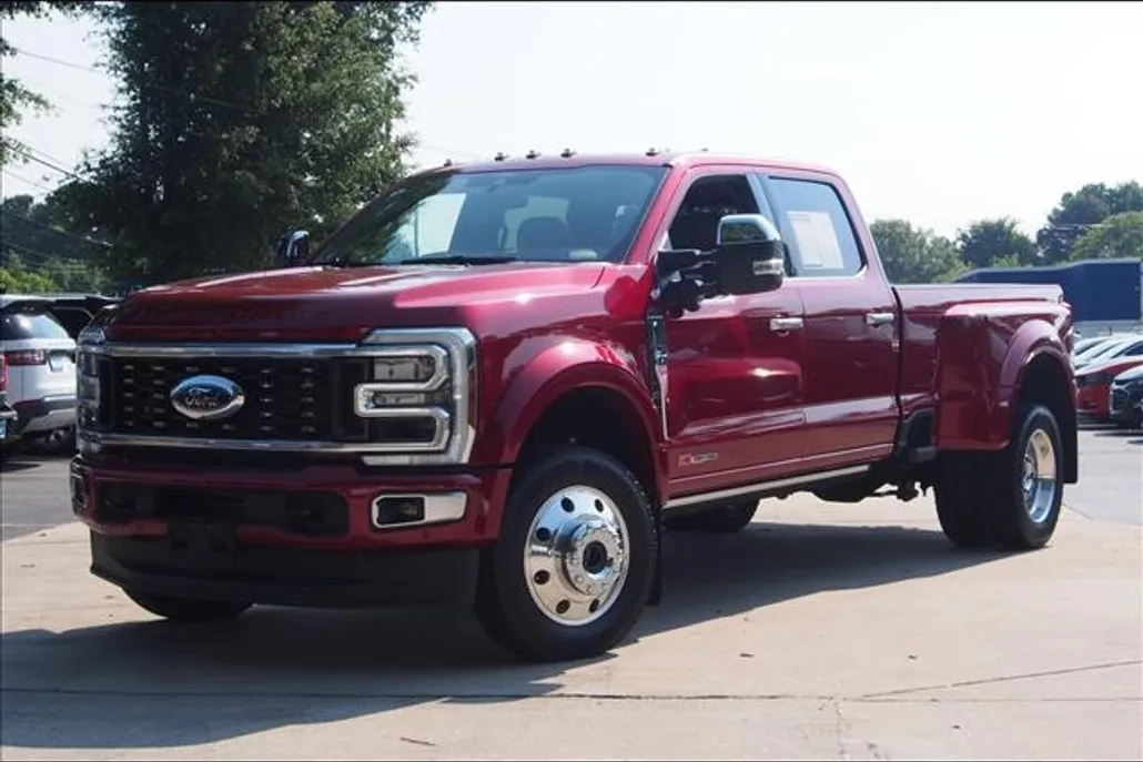 2025 Ford F-450 Platinum photo 1