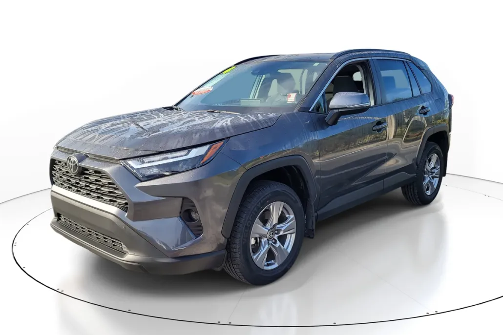 2024 Toyota RAV4 XLE photo 1