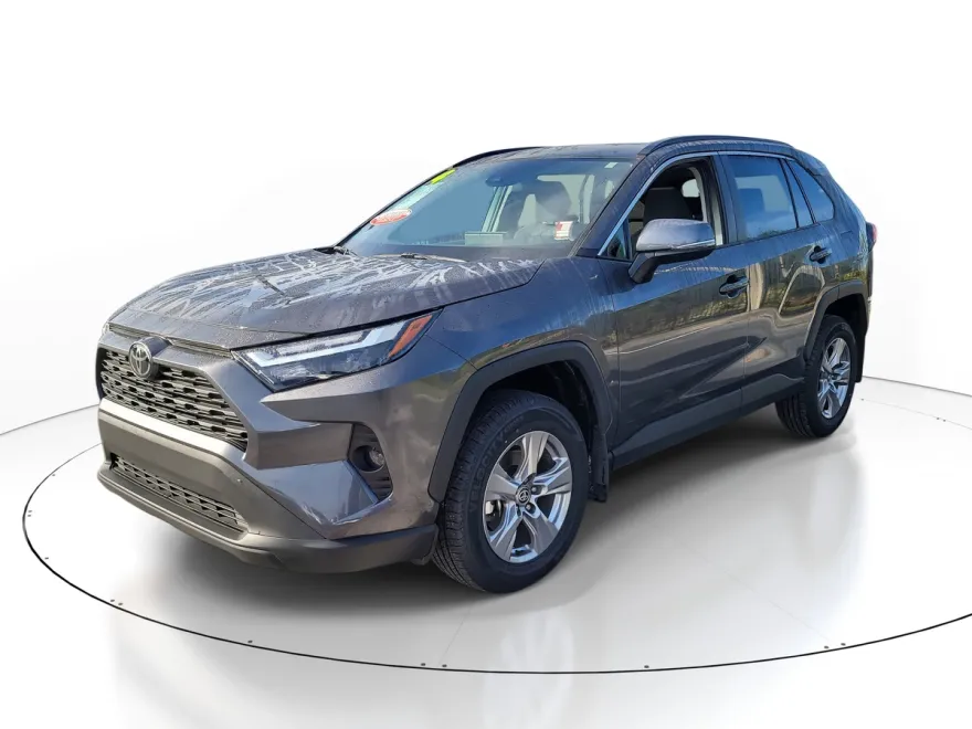 2024 Toyota RAV4 XLE photo 1