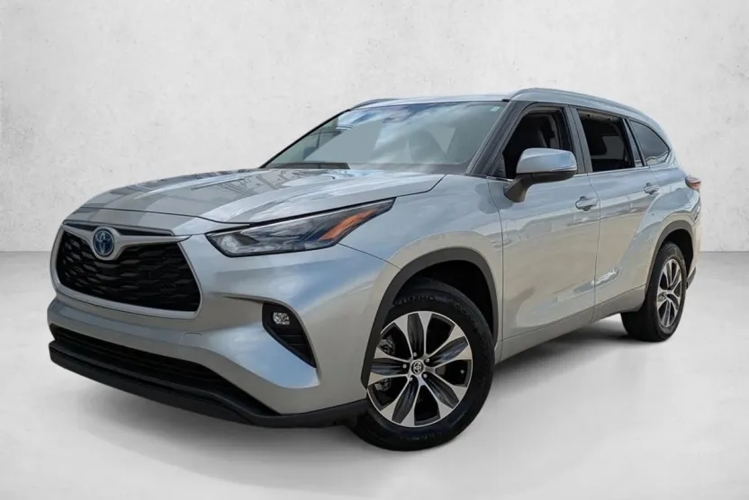 2024 Toyota Highlander Hybrid XLE photo 1