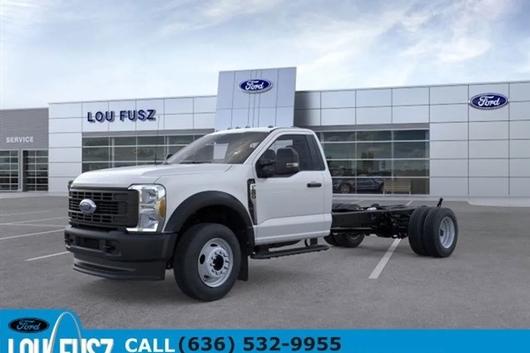 2025 Ford F-600 photo 1
