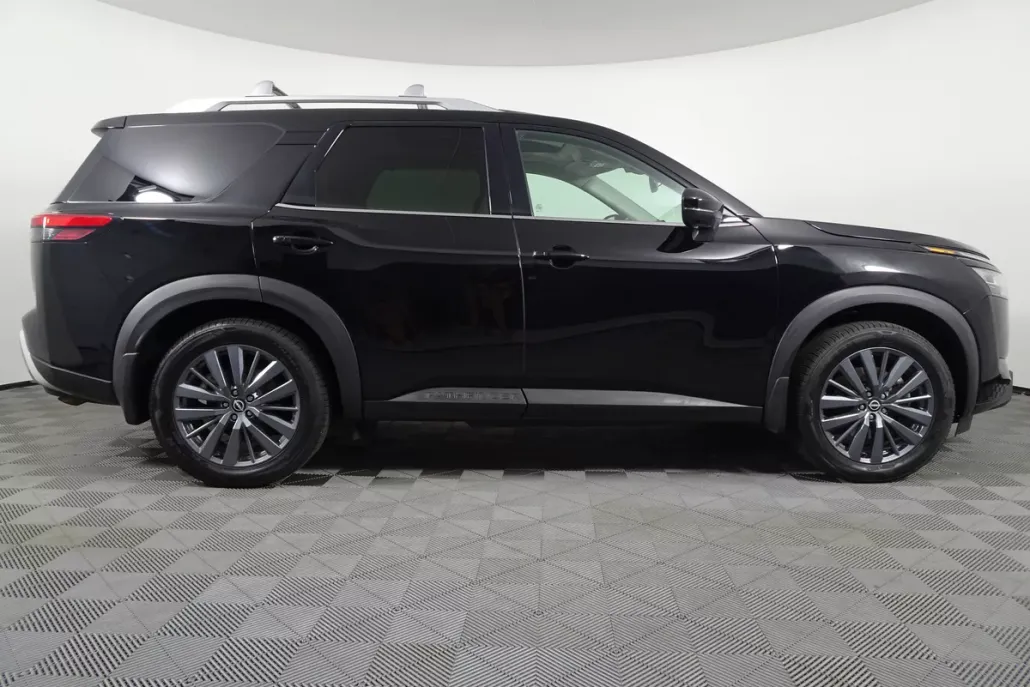 2022 Nissan Pathfinder SL photo 1