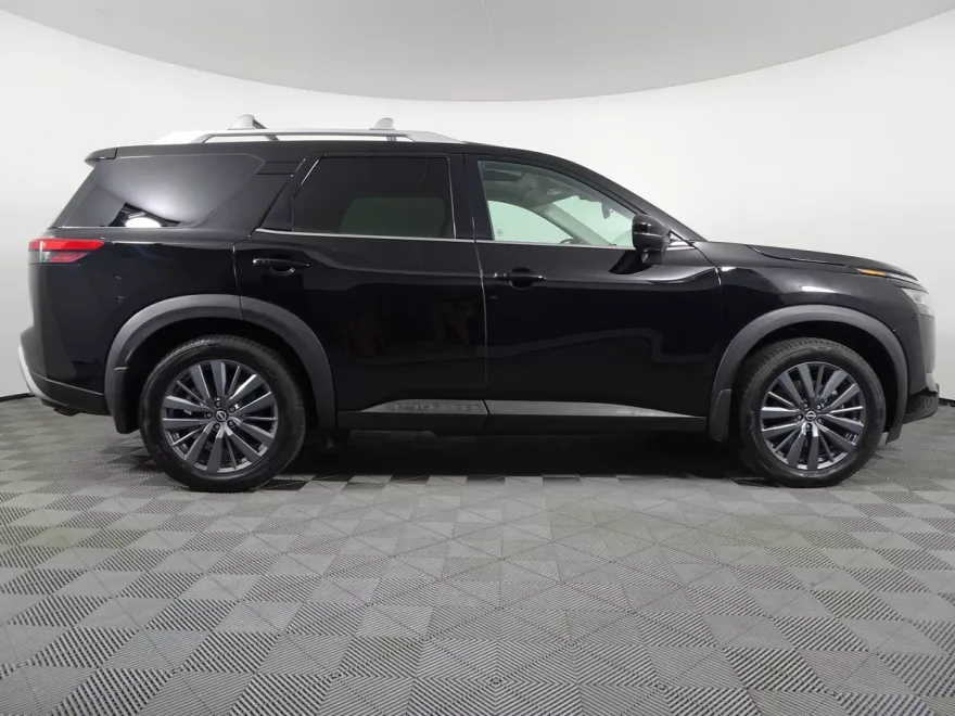2022 Nissan Pathfinder SL photo 1