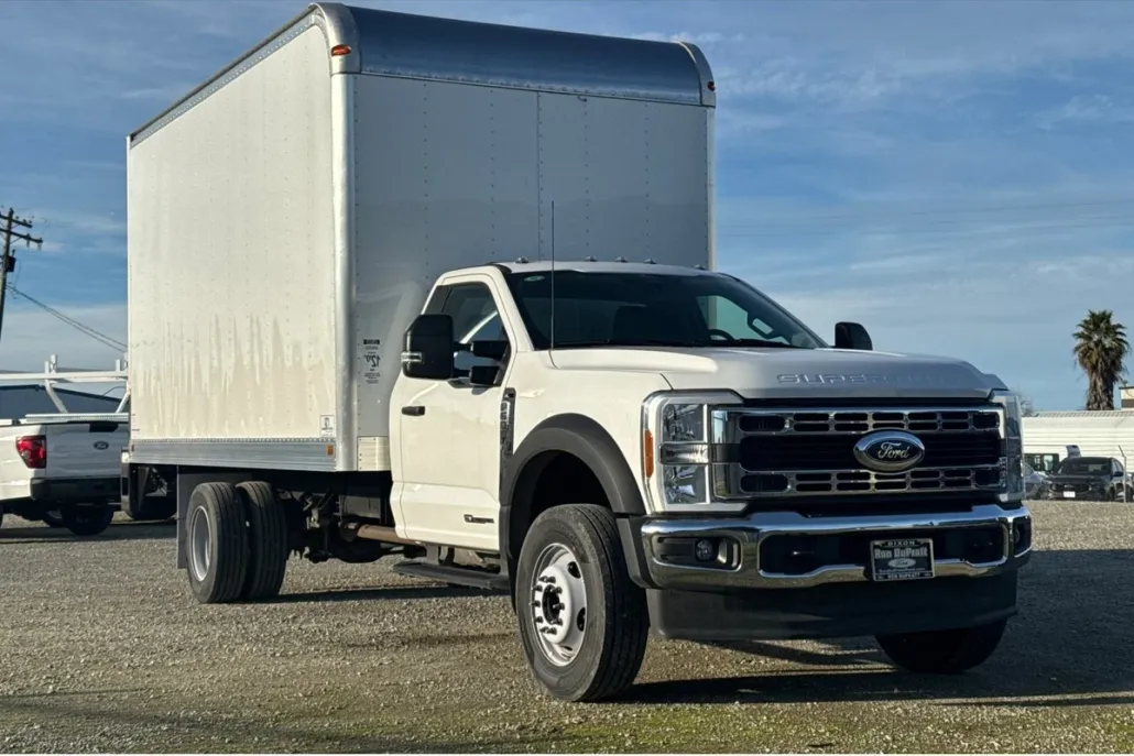 2024 Ford F-600 photo 1