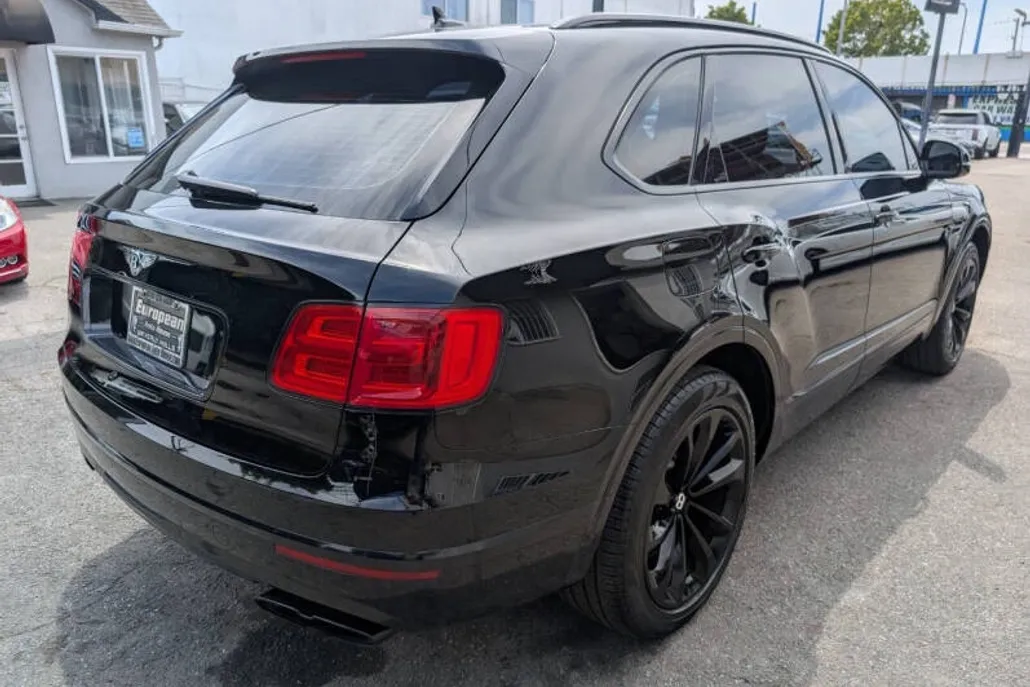 2019 Bentley Bentayga V8 photo 1