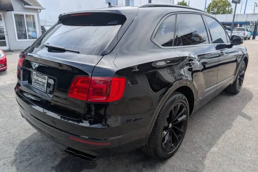 2019 Bentley Bentayga V8 photo 1
