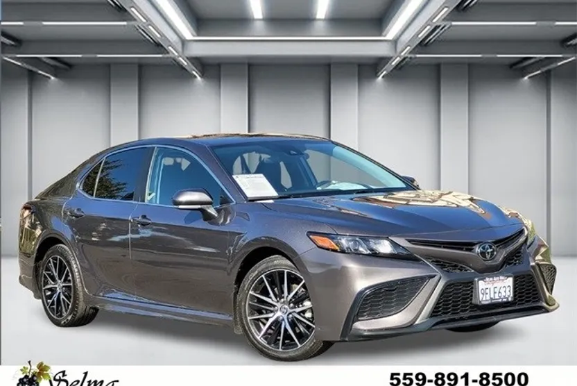 2023 Toyota Camry SE photo 1
