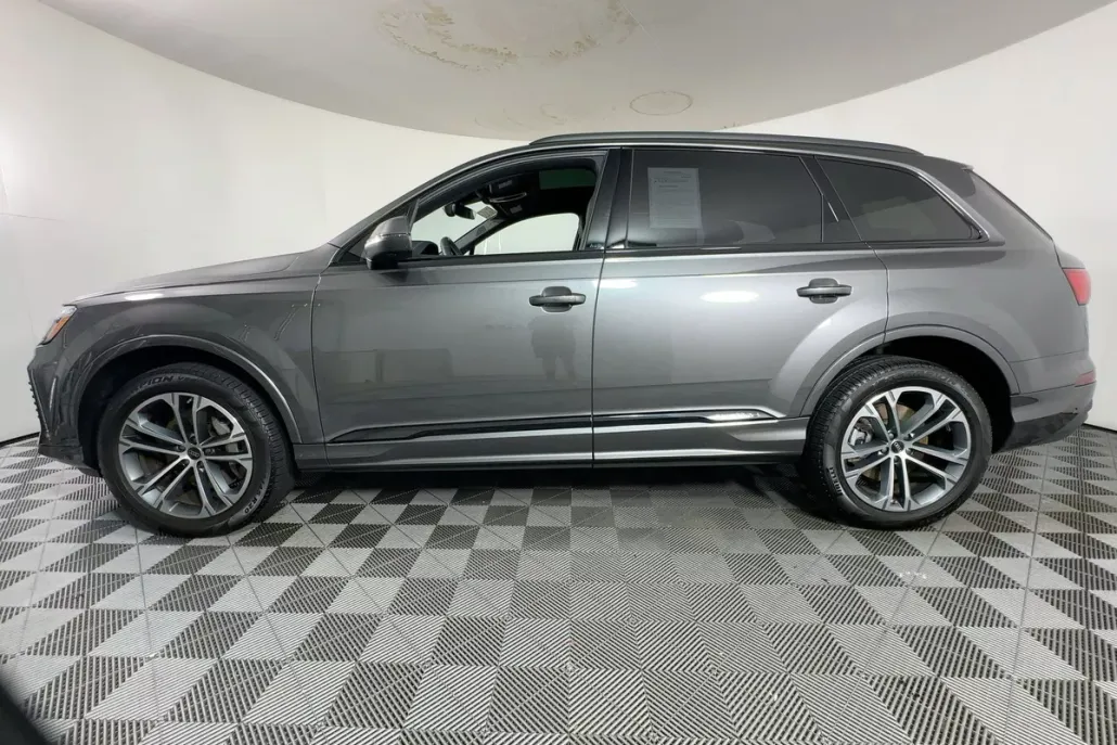 2025 Audi Q7 45 Premium Plus photo 1