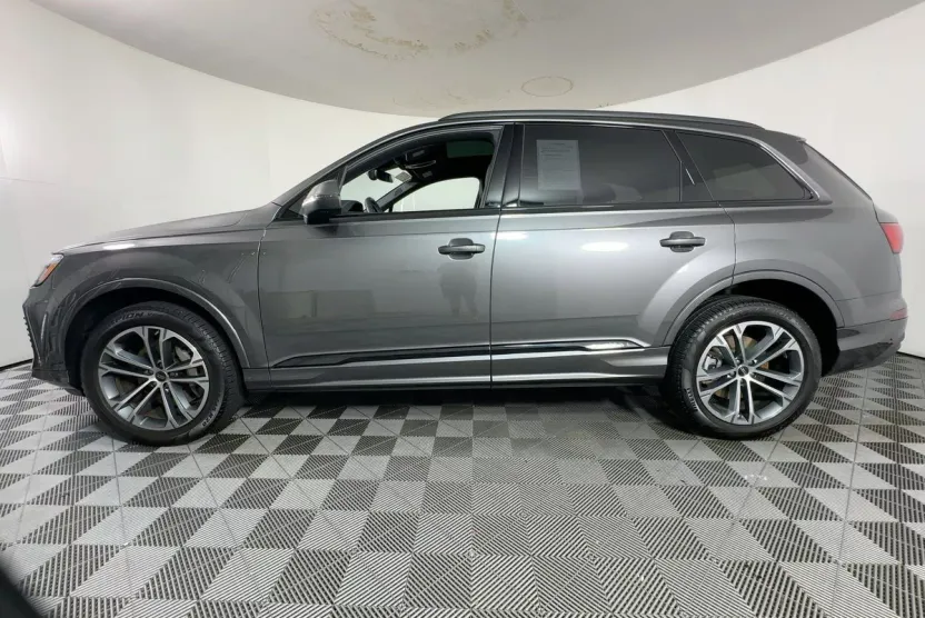 2025 Audi Q7 45 Premium Plus photo 1