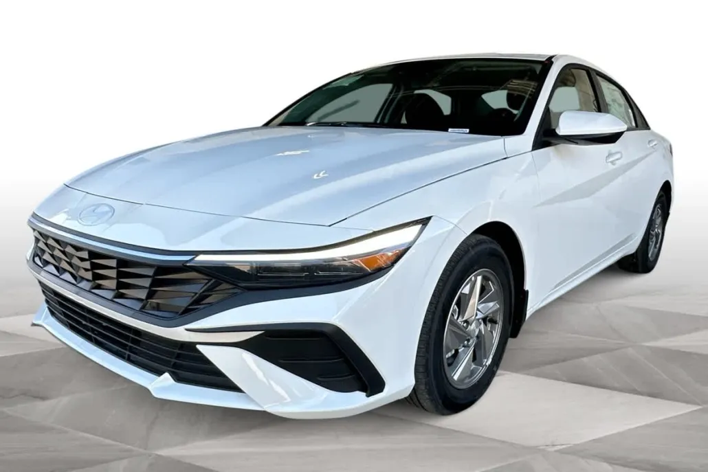 2025 Hyundai Elantra SE photo 1
