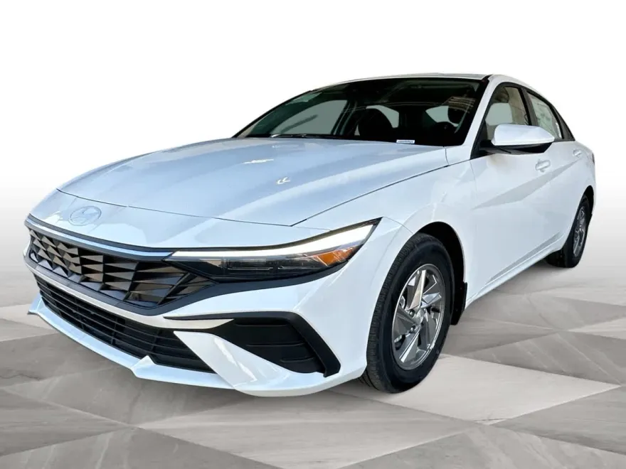 2025 Hyundai Elantra SE photo 1