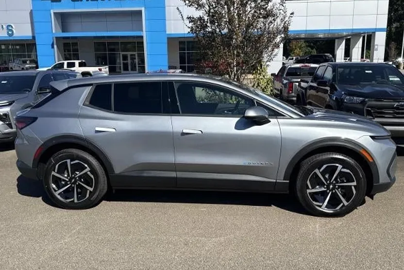 2026 Chevrolet Equinox EV LT photo 1