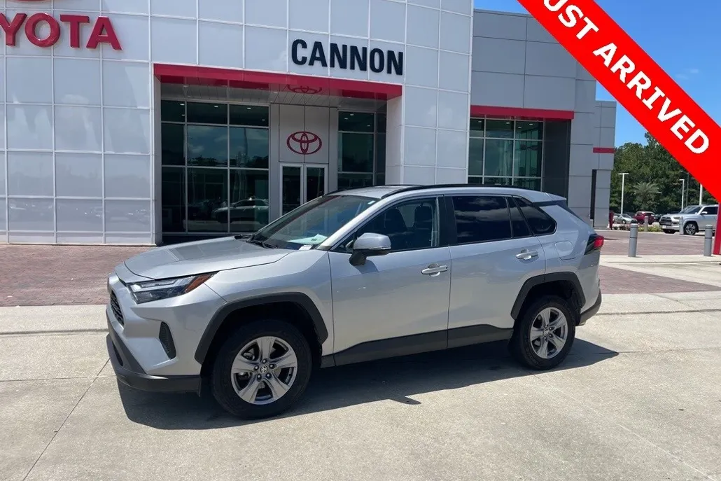 2024 Toyota RAV4 XLE photo 1