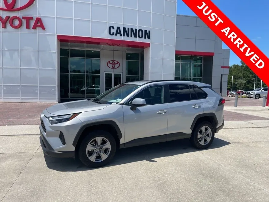 2024 Toyota RAV4 XLE photo 1
