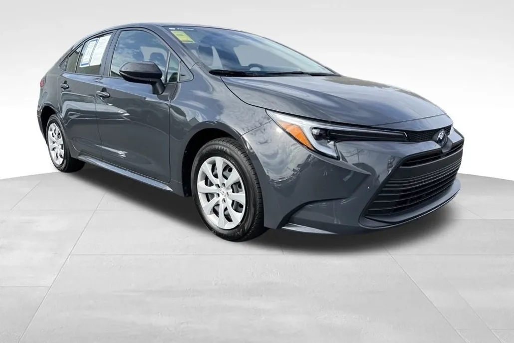 2025 Toyota Corolla Hybrid LE photo 1