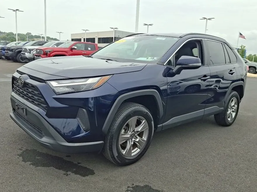 2023 Toyota RAV4 XLE photo 1