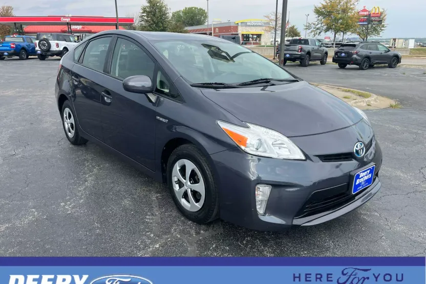 2013 Toyota Prius Three photo 1