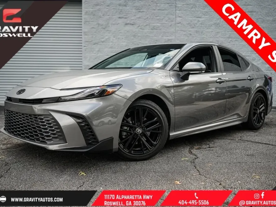 2025 Toyota Camry SE photo 1