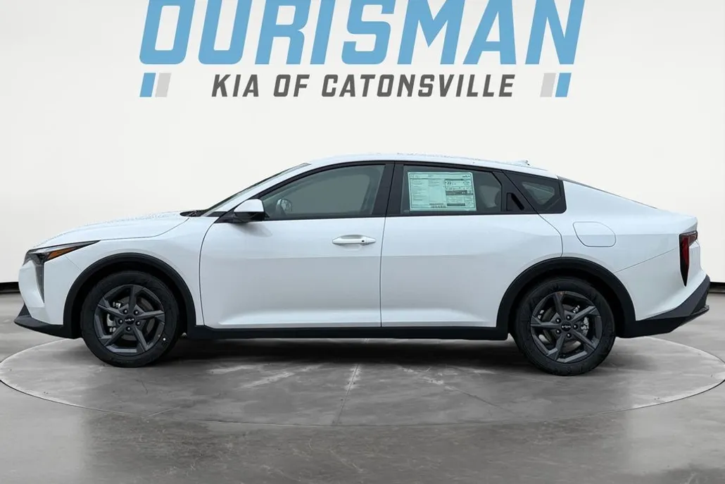 2025 Kia K4 LXS photo 1