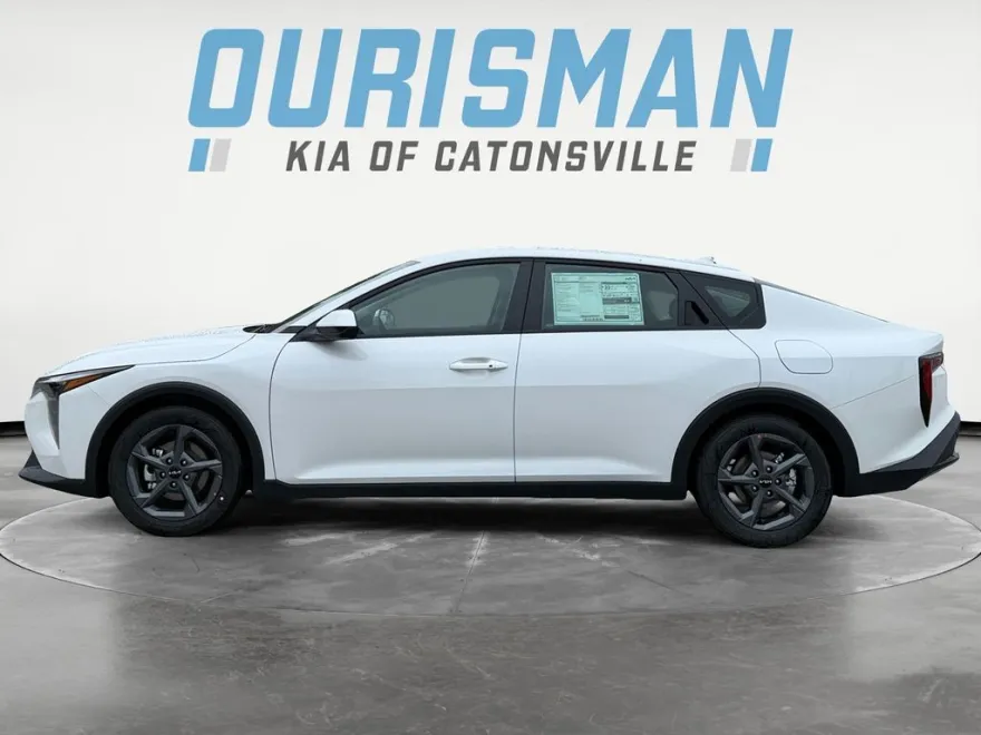 2025 Kia K4 LXS photo 1