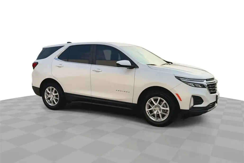 2022 Chevrolet Equinox LT photo 1