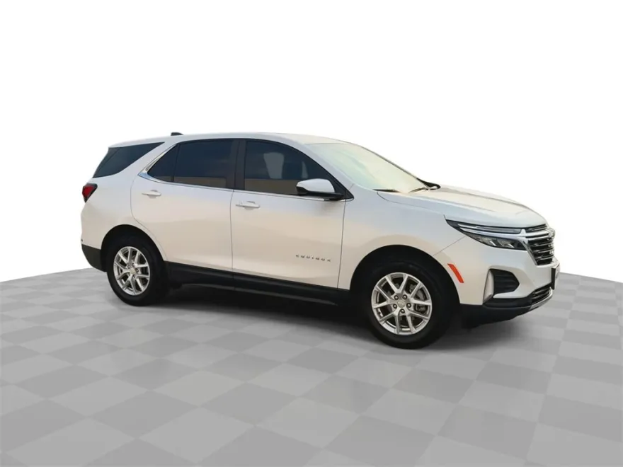 2022 Chevrolet Equinox LT photo 1