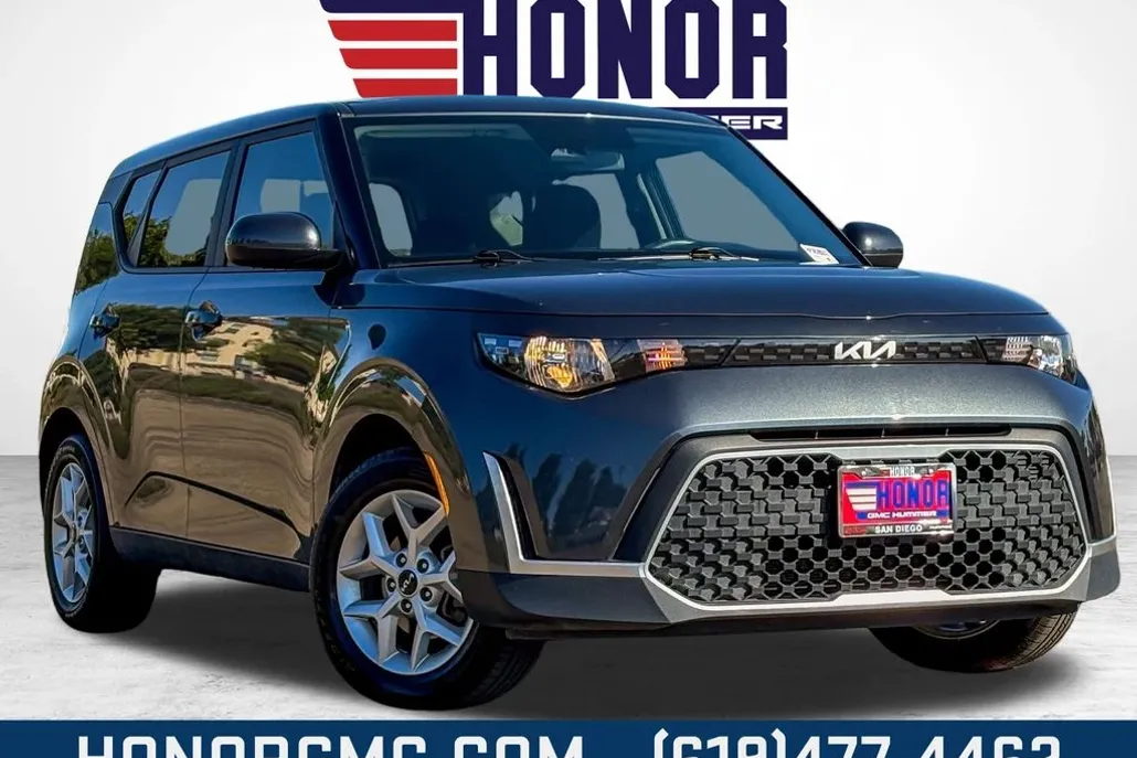 2023 Kia Soul LX photo 1
