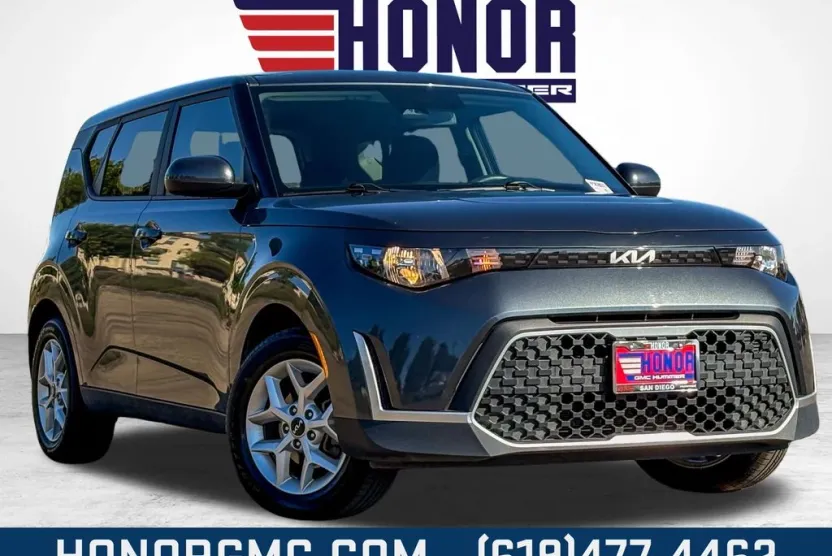 2023 Kia Soul LX photo 1