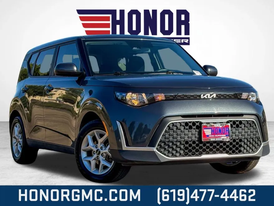 2023 Kia Soul LX photo 1